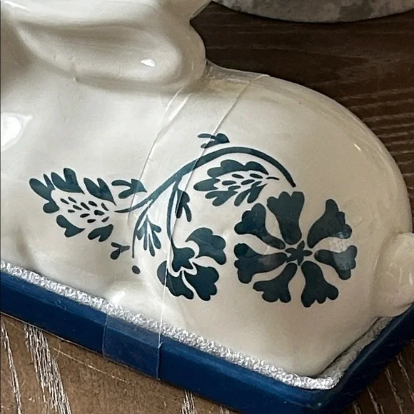 NEW! Blue & White Floral Chinoiserie Ceramic Bunny Rabbit Butter Dish - Picture 4 of 7